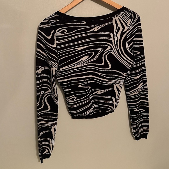 ASTR the Label Sweater Womens Medium Black Cream Sadie Marble Swirl Sweetheart - Picture 9 of 11